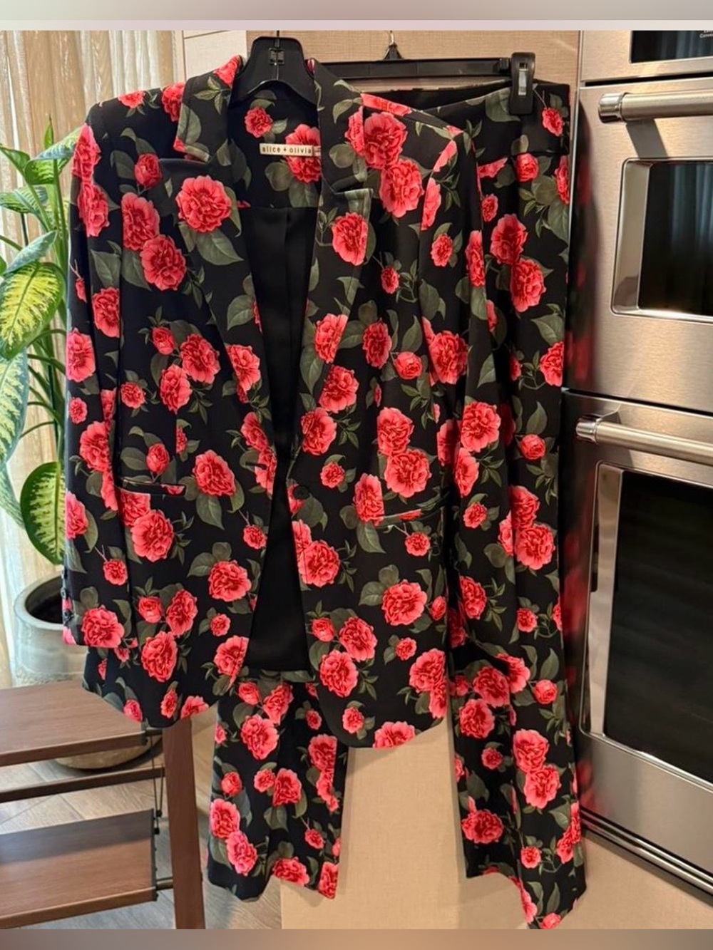 Alice + Olivia Floral Black Pink Rose Blazer & pants Set Size 8 Like New. - Picture 5 of 5